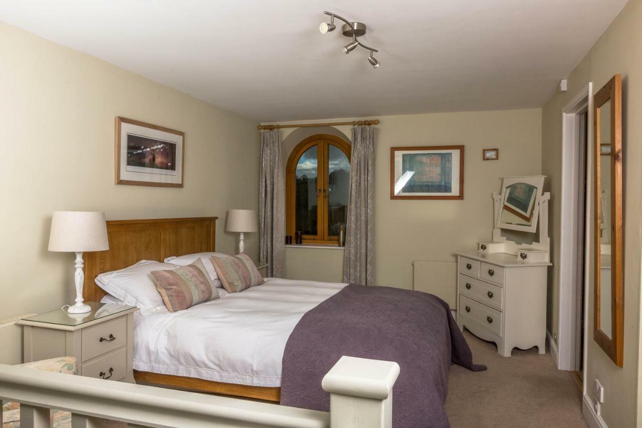 Вилла The Dovecote, Stoke Farthing Courtyard Broad Chalke Экстерьер фото